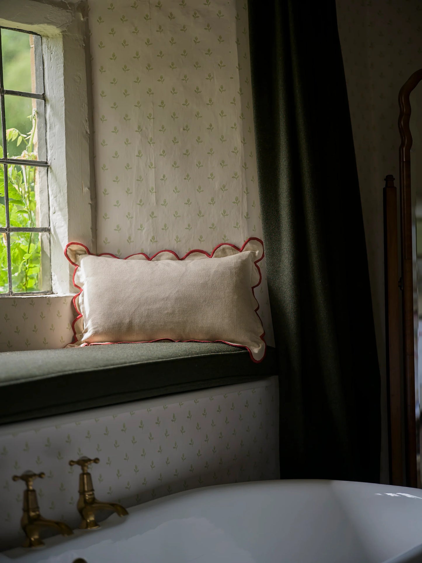 Scallop Cushion - Rust