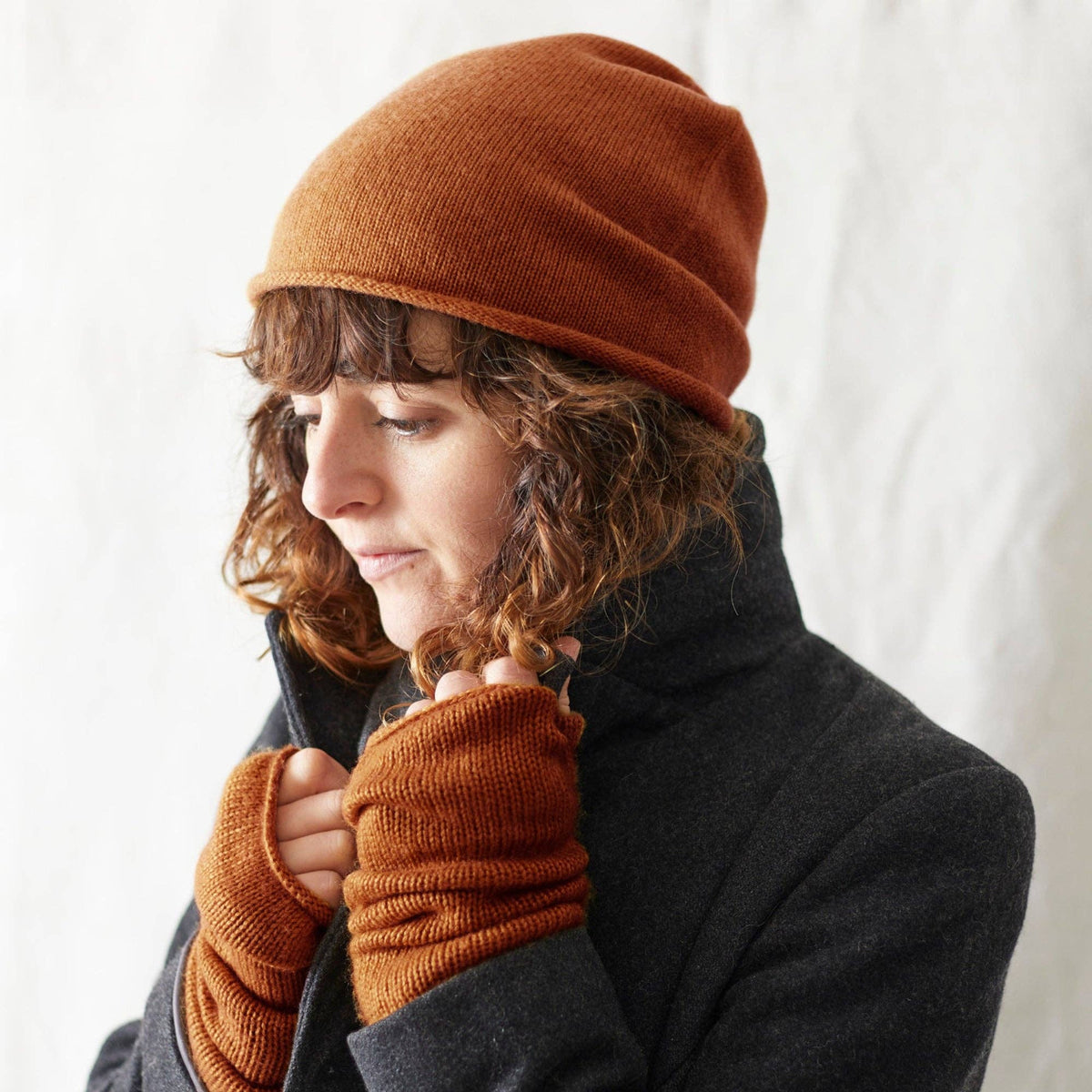 SAGLO Unisex Luxury Merino Wristwarmers: Desert Beige