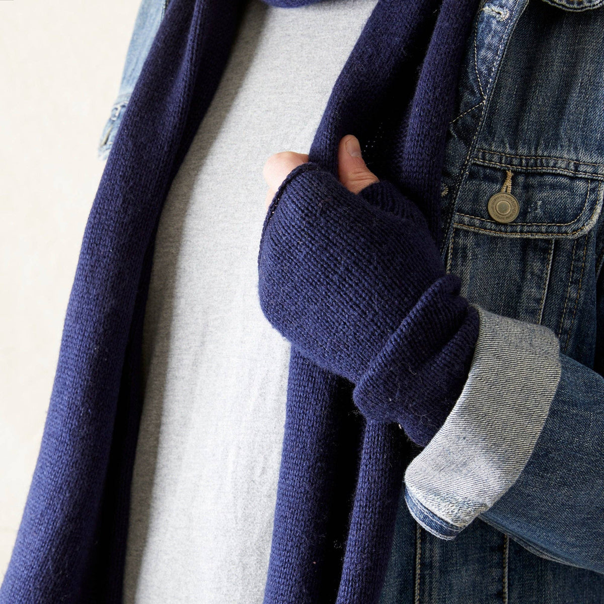 SAGLO Unisex Luxury Merino Wristwarmers: Desert Beige